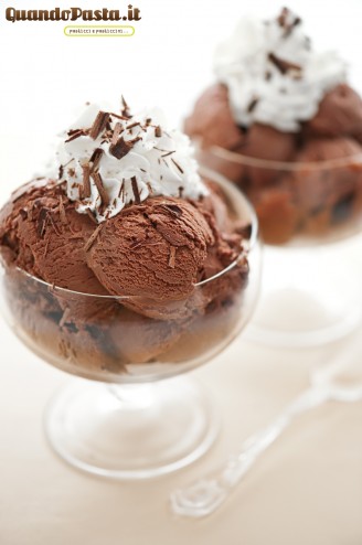 gelato cioccolato fondente crema chantilly